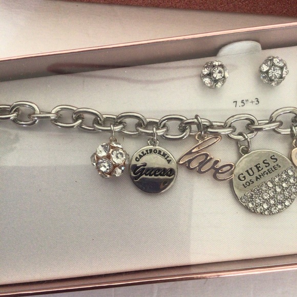 GUESS CHARM BRACELET AND EARRINGS GIFT SET NWT - Picture 4 of 9
